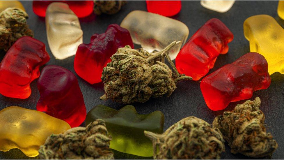THC Gummies or Smoking: Which Wins Out?