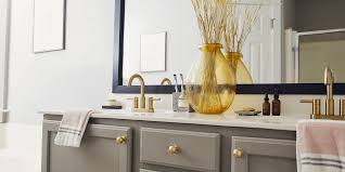 How to Match Your Bathroom Faucet With the Rest of Your Hardware