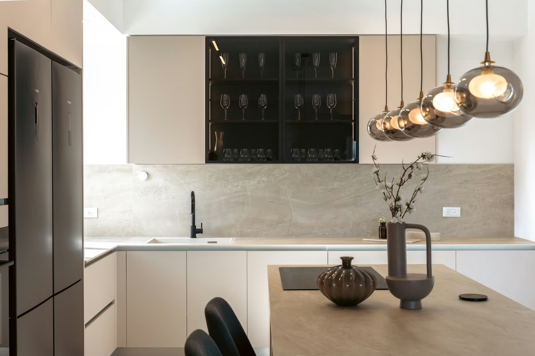 15 Beautiful Cream Kitchen Cabinet Ideas for a Timeless Kitchen ...