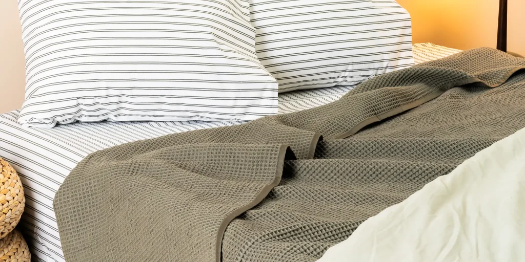 What to Know Before Browsing New Blankets This Season